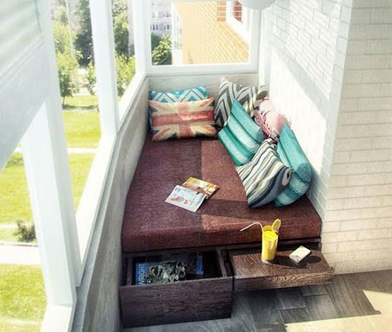 Спальня на балконі