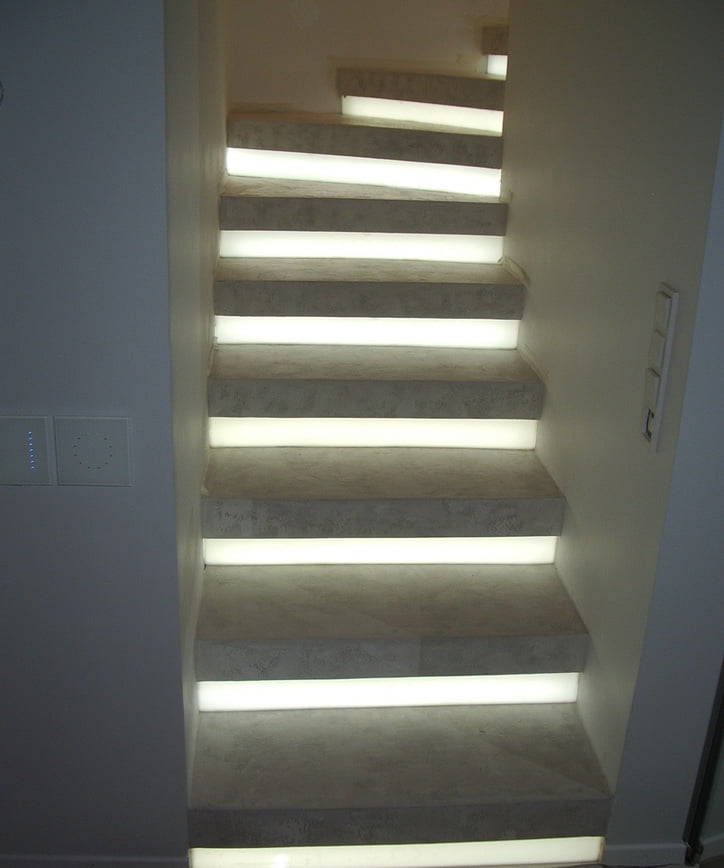 Винтовая лестница - светодиодная подсветка