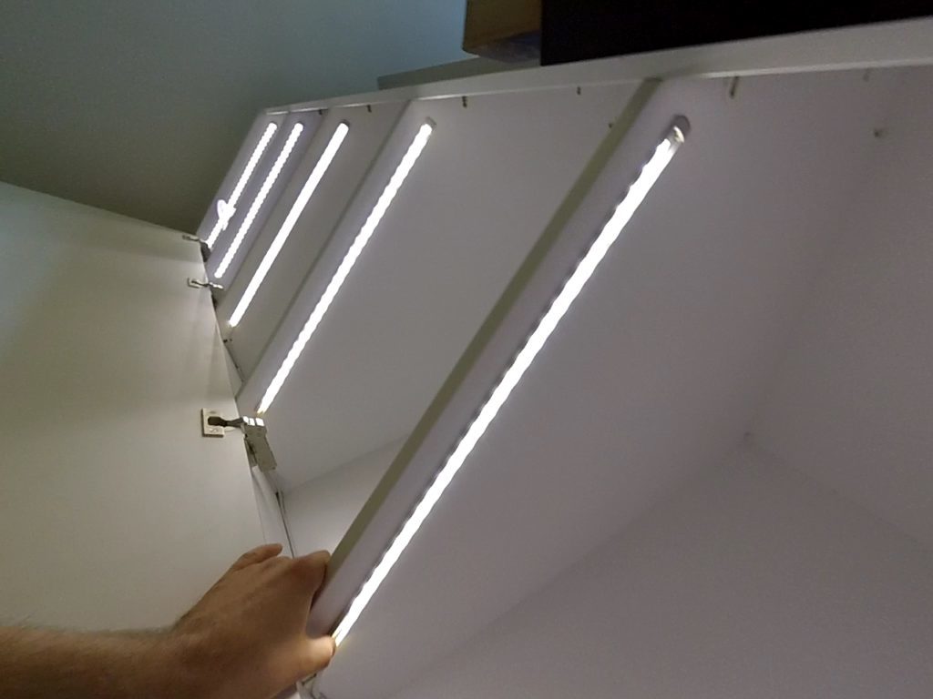 Подсветка шкафа светодиодной лентой