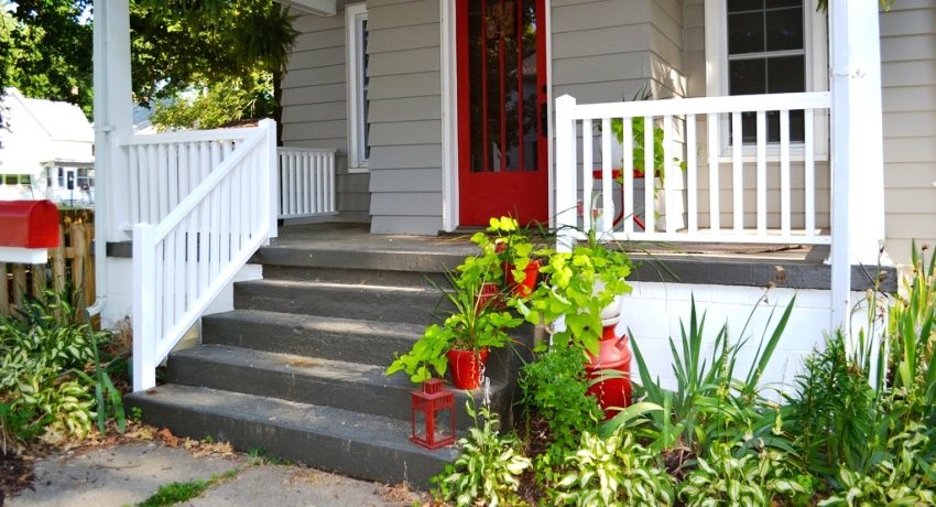 Porch to the house with your own hands