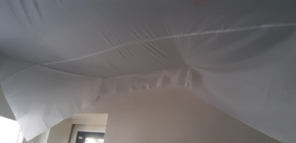 Installation of a fabric stretch ceiling
