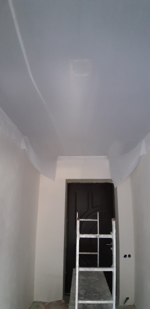 Installation of a fabric stretch ceiling